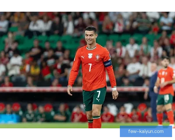 C罗任意球判罚引发争议，专家剖析裁判决定背后关键因素