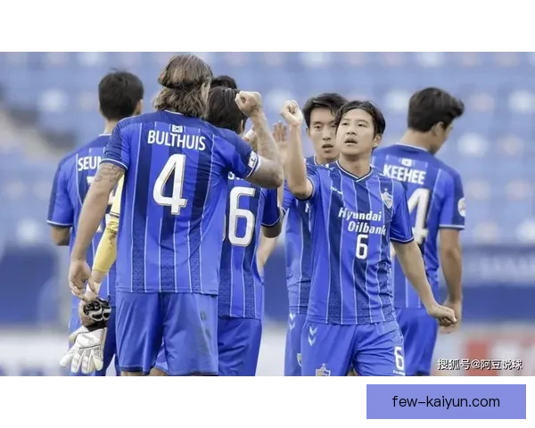 伊萨克在禁区内表现稳健，成为对手防线的重要威胁